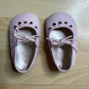 Infant 0-3 months pretty in pink soft bottom shoe